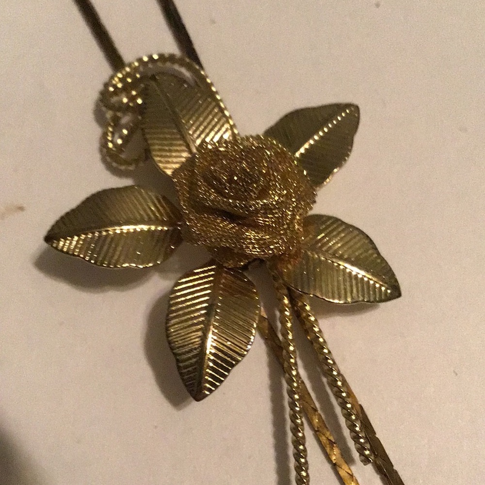 Vintage Women’s Rose Necklace